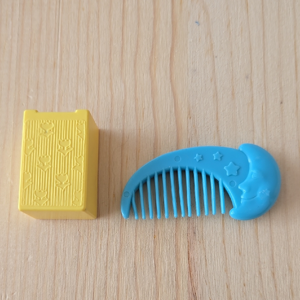Little Pony 80s Yellow Block and Blue Moon Comb Set